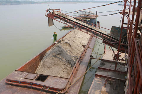 Tăng cường kiểm tra, xử lý vi phạm trong hoạt động khai thác, kinh doanh, vận chuyển tiêu thụ khoáng sản