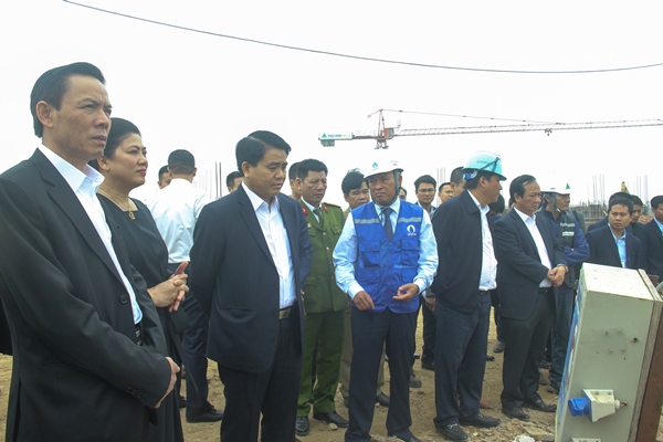 Chủ tịch UBND TP Nguyễn Đức Chung kiểm tra tiến độ Dự án Nhà máy nước mặt Sông Đuống 